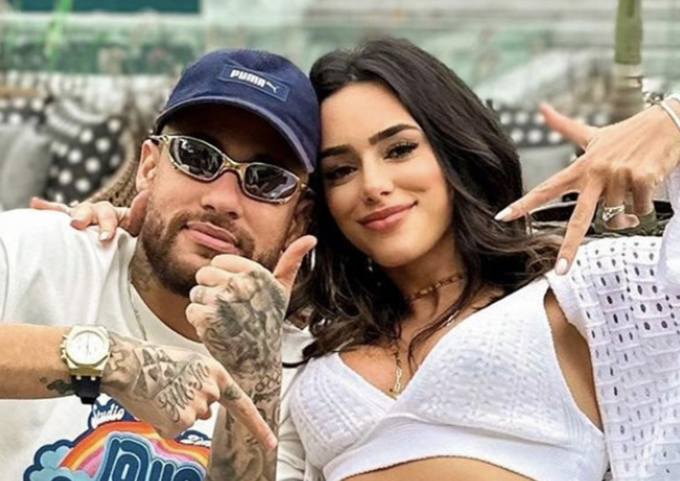 Bruna e Neymar anunciaram que tiveram o primeiro filho em abril