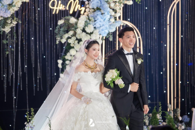 Đám cưới tháng 11 nhận được sự quan tâm từ netizen. (Ảnh: Linh Le Chi)