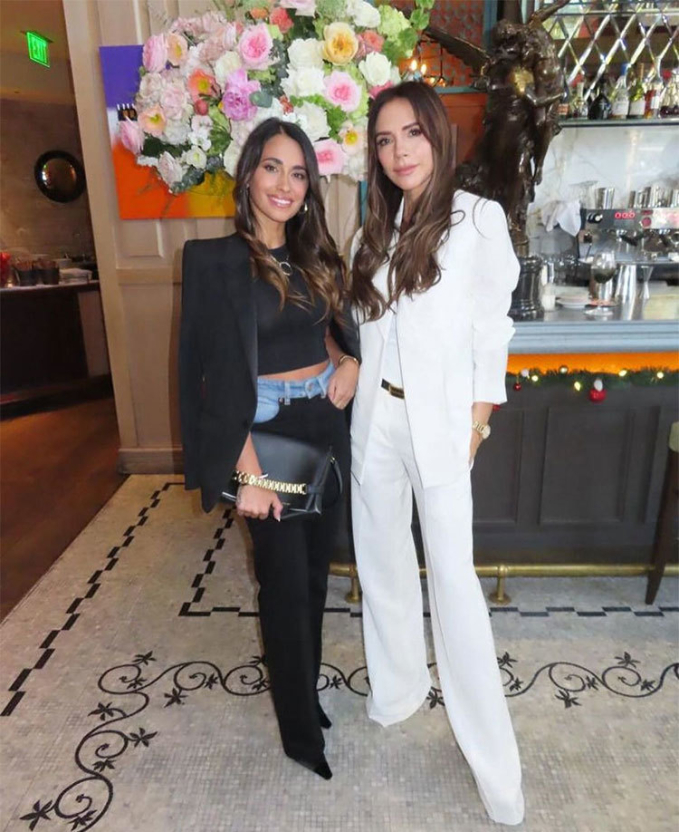 Victoria Beckham chụp cùng cô nàng Antonela trong sự kiện của Vogue mới đây