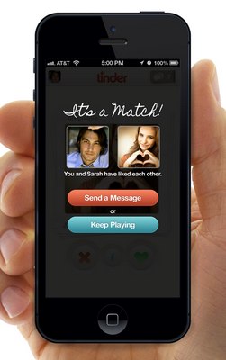 Tinder ra mắt năm 2012 và lập tức tạo nên trào lưu mới cho hẹn hò online cùng tính năng 