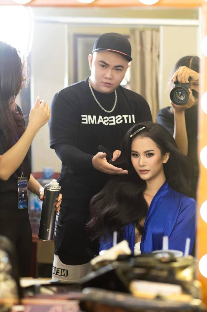 Đinh Phát (TPHCM) - một Makeup Artist chuyên nghiệp từng đồng hành cùng Team M.U.A 2023 tại Miss Universe Vietnam cho rằng, đã làm dịch vụ thì nên hoan hỷ.