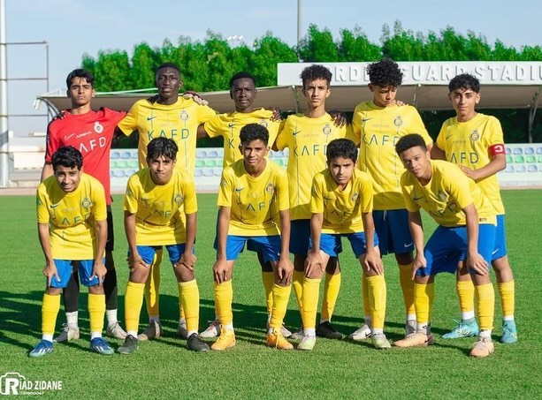 Ronaldo Jr (thứ 2, phải sang) cao nhất đội U13 Al Nassr