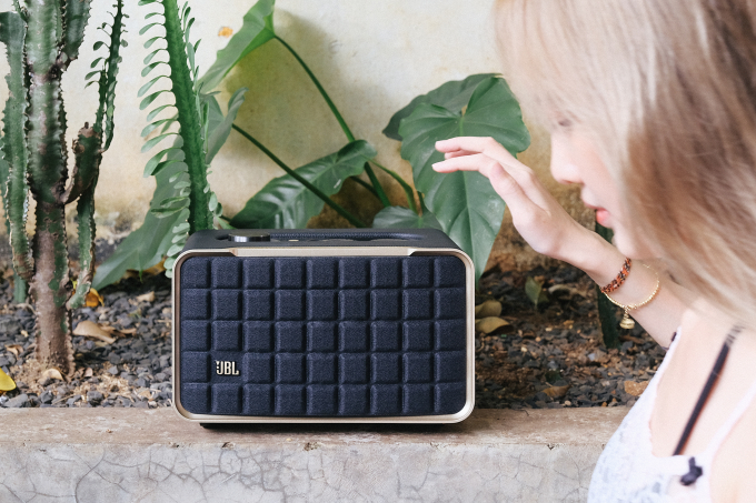 Trải nghiệm JBL Authentics 200: Sự kết hợp giữa thiết kế hoài cổ và chất âm tân thời