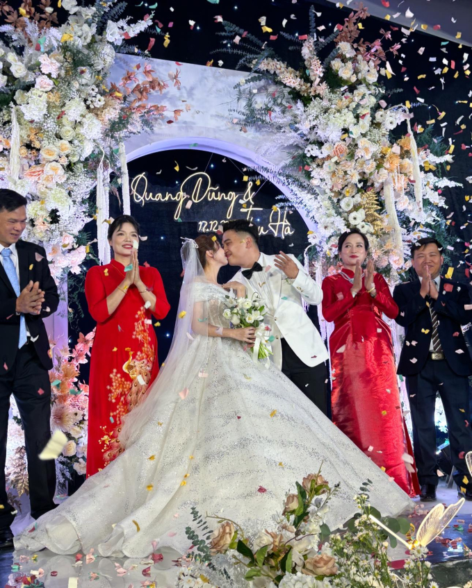 Đám cưới Hà Mã Tấu và Phan Quang Dũng tổ chức vào tối 17/12 tại Hà Nội