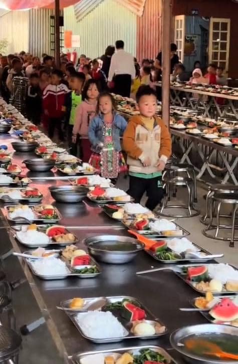 Các suất ăn của Lê Anh Nuôi gây chú ý giữa vụ việc học sinh trường tiểu học bị cắt xén khẩu phần ăn