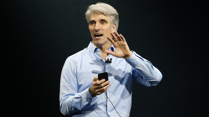 Craig Federighi, Phó chủ tịch cấp cao về kỹ thuật phần mềm của Apple. (Ảnh: Reuters)