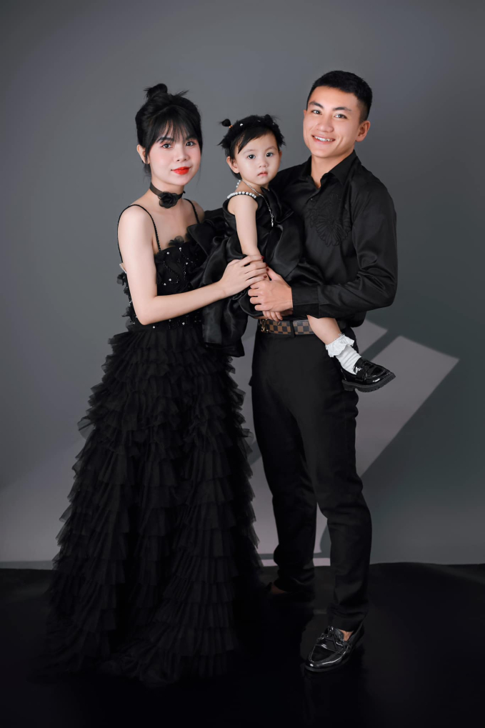 Minh Quang và vợ đã có một bé gái 