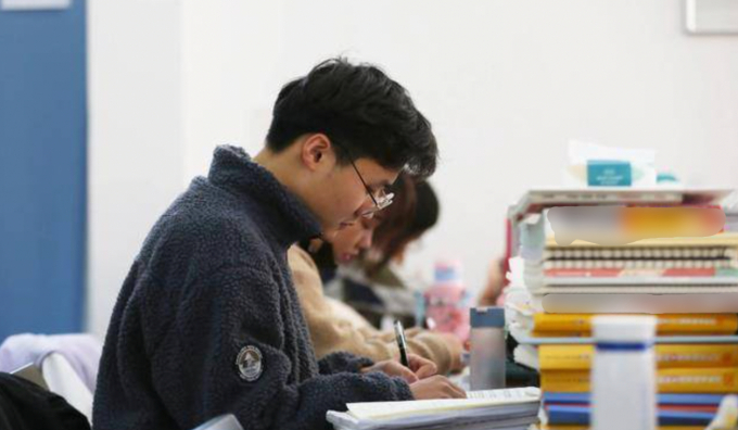 Việc du học hay học lên cao không còn là tấm vé bảo chứng thành công của người trẻ Trung Quốc