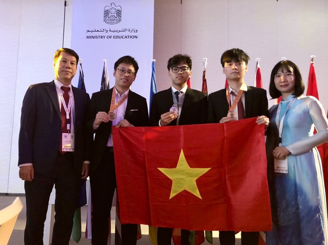   Cả 3 học sinh Việt Nam dự thi Olympic Sinh học quốc tế 2023 đều giành huy chương  