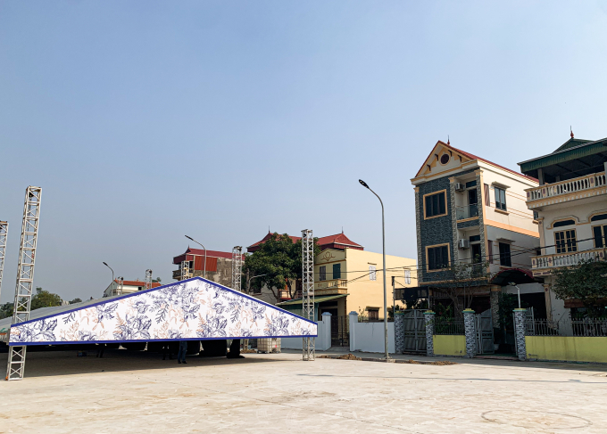 Khung rạp cạnh ngôi nhà 3 tầng của gia đình Quang Hải 