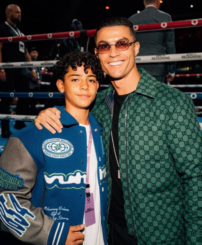 Ronaldo và cậu con trai cả. Nguồn: X