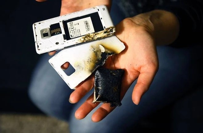Việc sạc pin điện thoại không đúng cách rất dễ dẫn đến trường hợp gây cháy nổ