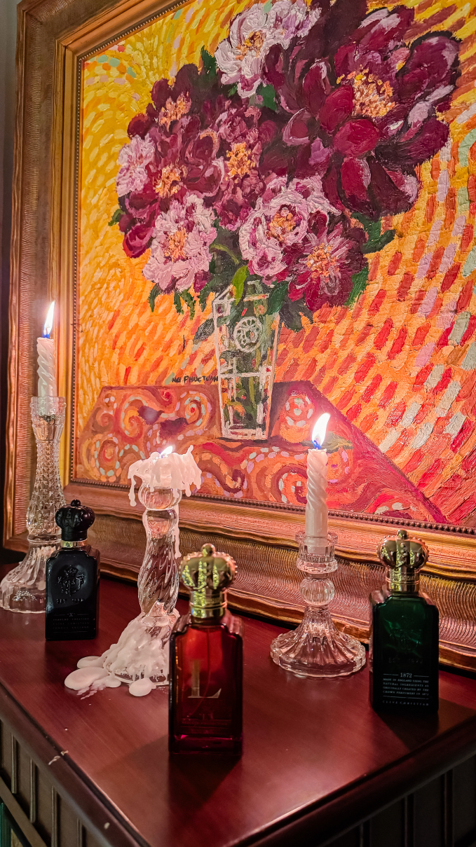  Bên trong căn hộ 5 tỷ của NTK Nguyễn Phúc Tuấn: Đồ decor xách tay từ Pháp, không gian hệt như triển lãm với toàn tranh tự vẽ 