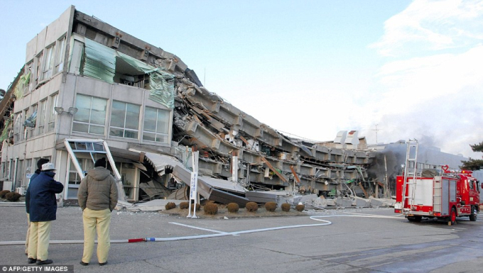 Cảnh tượng hiện trường đổ nát hoang tan sau vụ động đất