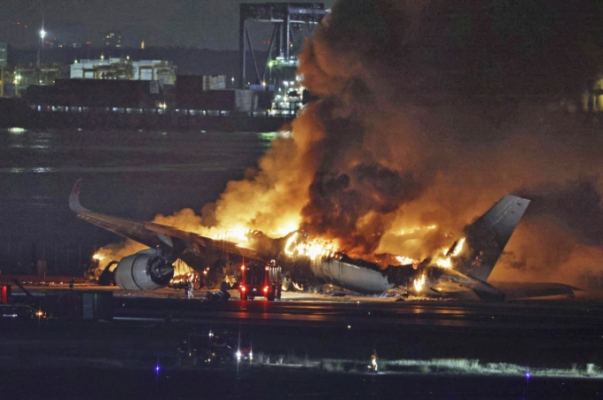   Máy bay A350 của Japan Airlines bốc cháy tại sân bay quốc tế Haneda ở Tokyo, Nhật Bản ngày 2 tháng 1 năm 2024   