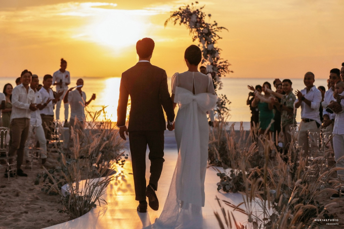 Khoảnh khắc đáng giá trong lễ cưới thân mật của cặp đôi tại Phú Quốc