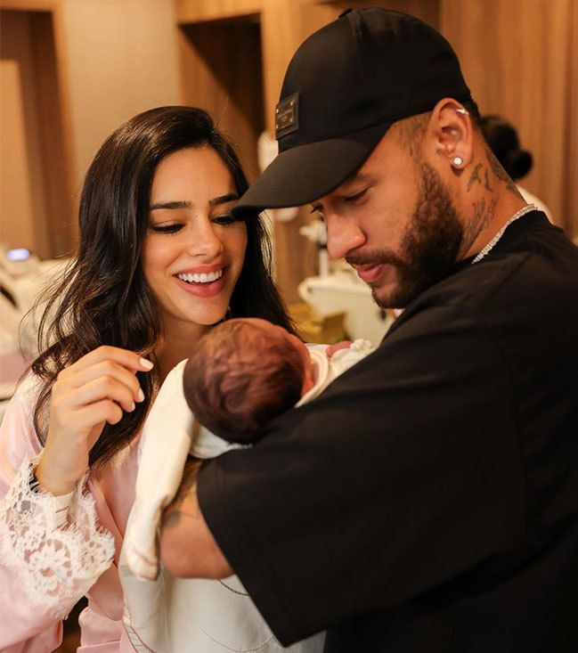 Neymar và Bruna vừa đón con gái vào tháng 10 năm ngoái