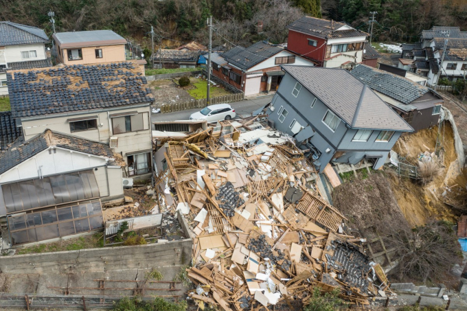 Khung cảnh đổ nát tại Nhật Bản sau trận động đất vào ngày đầu năm mới