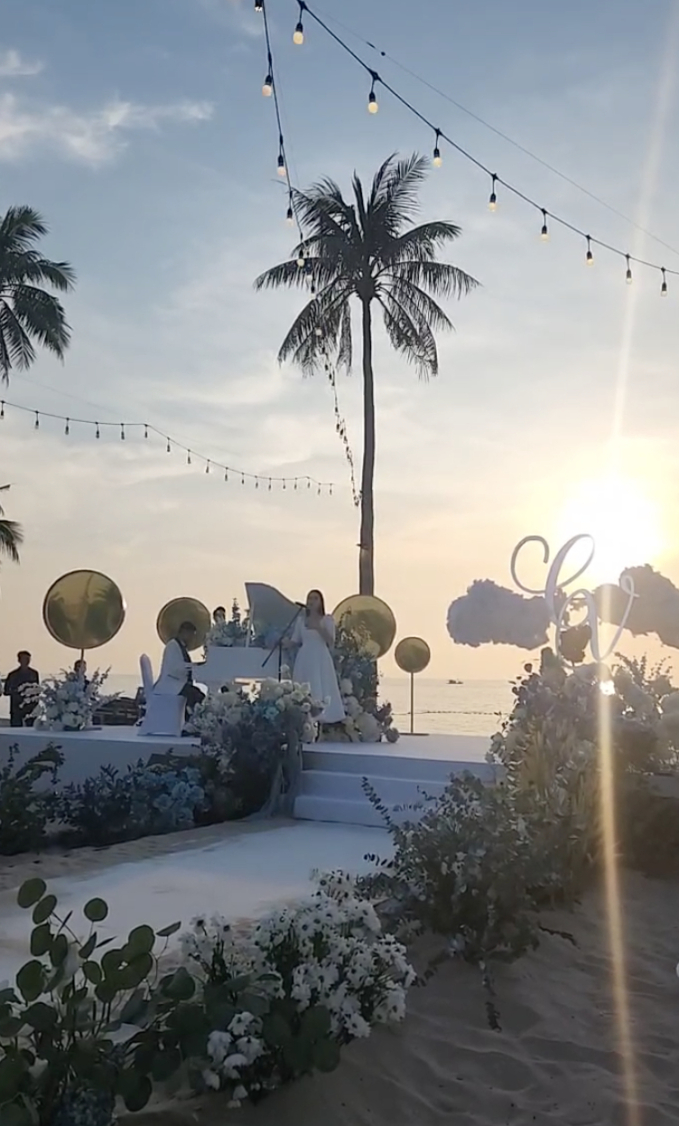 Không gian đám cưới bên bờ biển của MC Thanh Vân Hugo