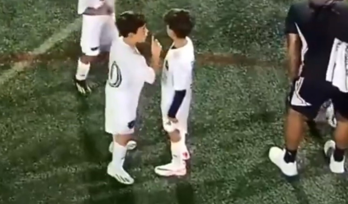 Con trai của Messi góp ý cho các đồng đội trên sân