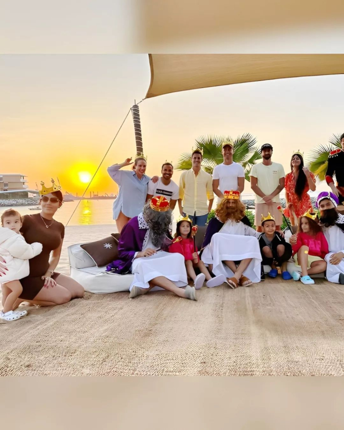 Hình ảnh cả gia đình Ronaldo vui vẻ bên bờ biển tại Dubai được đăng tải mới đây. Ảnh: IG