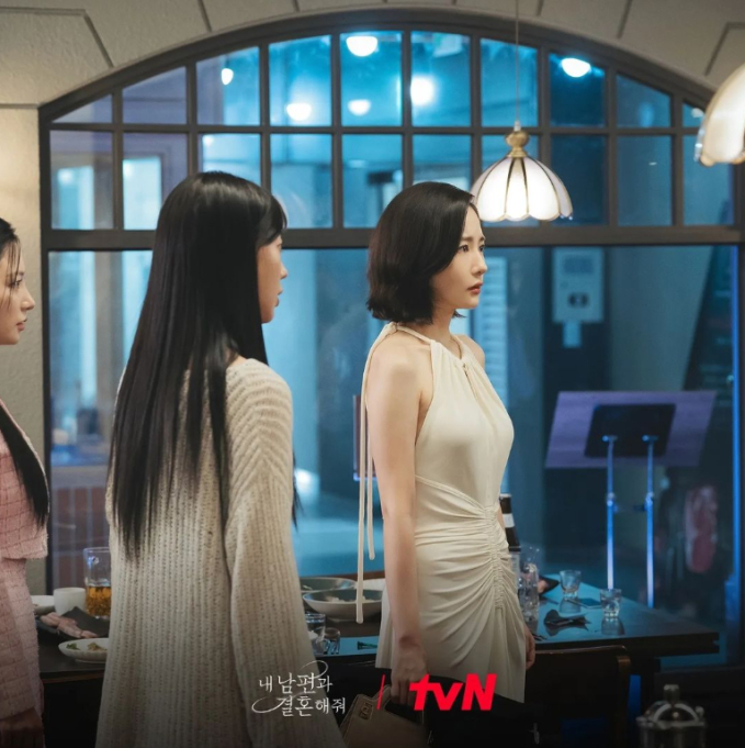 Khi Park Min Young ''lột xác'' trong ''Cô Đi Mà Lấy Chồng Tôi'': Visual thăng hạng, gu thời trang từ tẻ nhạt hóa sang chảnh ngây ngất