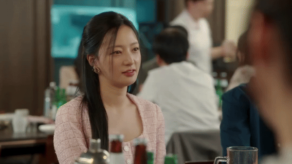 Soo Min đóng vai nạn nhân, nói xấu Ji Won với bạn học cũ