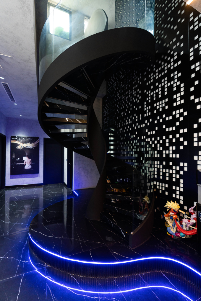 “Đột nhập” căn penthouse 450m2 của Hương Ly: Tông đen xám chủ đạo như nhà tài phiệt phim Hàn Quốc, không ngại đầu tư nội thất đắt tiền 