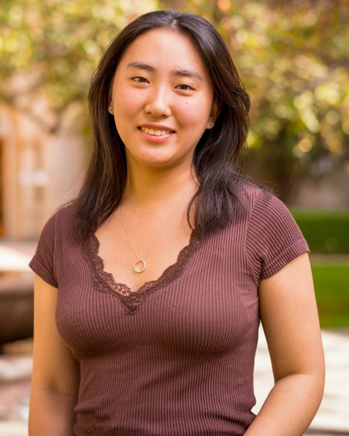 Anna Yang đang theo học chuyên ngành Symbolic Systems 