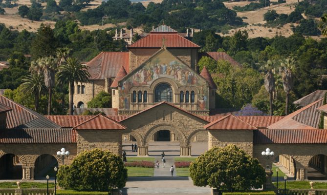 Đại học Stanford là một trong những trường hàng đầu, và cũng có thể nói là duy nhất đào tạo về ngành này