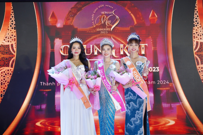 Top 3 chung cuộc của cuộc thi, từ trái sang phải là: Minh Phương, Huyền Mai, Kim Thanh