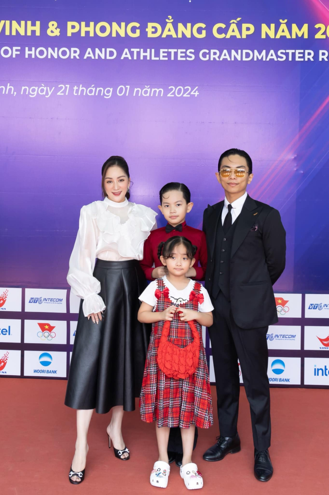 Khánh Thi - Phan Hiển đưa hai con cùng đi sự kiện              Nhan sắc và thần thái của nữ hoàng dancesport gây chú ý        