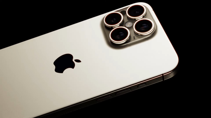 Ngoài điểm nhấn về màu sắc, bản dựng iPhone 16 Pro còn gây ấn tượng với hệ thống camera đi kèm 4 ống kính xếp theo dạng tổ ong ở mặt sau. Kể từ thế hệ iPhone 11 Pro, Apple chưa từng tăng số lượng cho hệ thống camera sau của iPhone