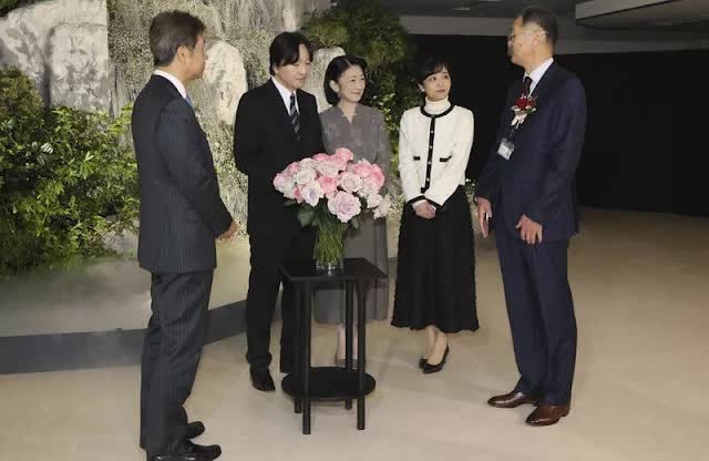 Công chúa Kako cùng cha mẹ tham dự sự kiện tại triển lãm lâu đời nhất Nhật Bản