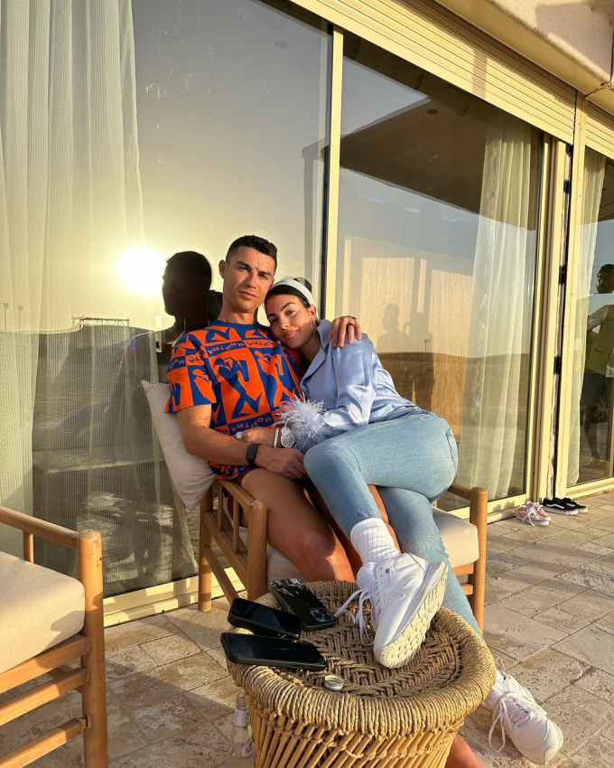 Ronaldo và bạn gái không thường xuyên chia sẻ những hình ảnh trong căn hộ ở Riyahd