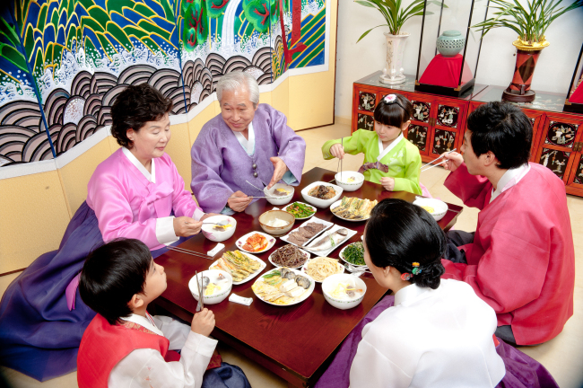 Người dân Hàn Quốc đón Tết nguyên đán - Seollal với nhiều phong tục truyền thống