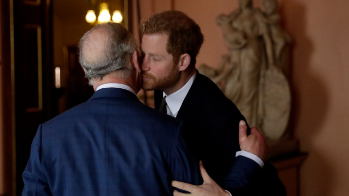 Vua Charles được cho là vô cùng xúc động trước chuyến thăm của con trai