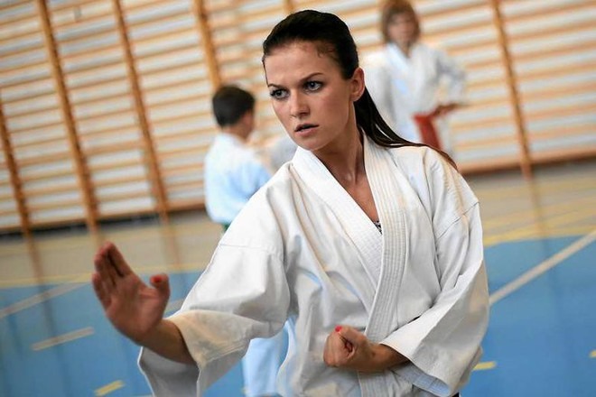 Bà xã Lewandowski từng là nhà vô địch Karate châu Âu