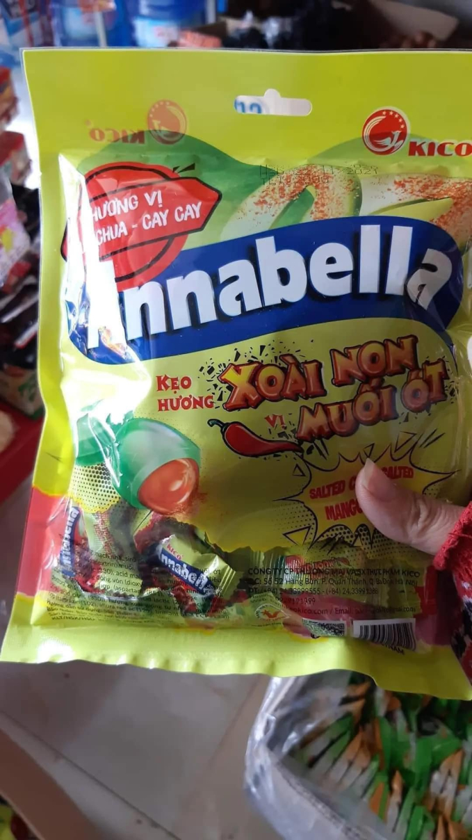Hài hước nhất là món kẹo Alpenliebe xoài muối ớt ưa thích của giới trẻ, giờ lại thành cái tên Annabella, hệt như bộ phim kinh dị búp bê Annabelle. 