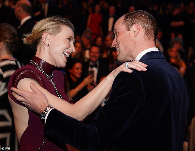 Nữ diễn viên Cate Blanchett vui vẻ trò chuyện cùng Hoàng tử William