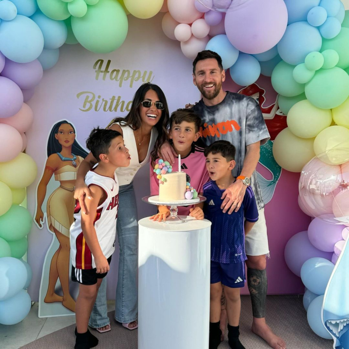 Antonela hạnh phúc đón sinh nhật bên gia đình, biểu cảm của 3 nhóc tì nhà Messi khiến nhiều người bật cười