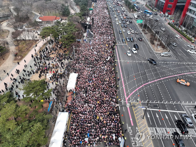 Hàng chục nghìn người xuống đường biểu tình tại Seoul vào hôm 03/03 vừa qua 