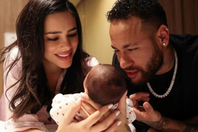 Neymar và Bruna đón con gái Mavie vào tháng 10/2023