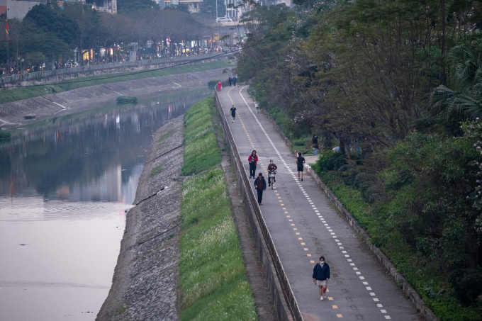   Đi vào hoạt động từ ngày 1/2/2024 sau điều chỉnh cửa sở GTVT Hà Nội, tổ chức giao thông tuyến đường ven sông Tô Lịch đoạn từ cầu Mọc đến cầu Yên Hòa từ đường dành cho người đi bộ thành đường ưu tiên cho xe đạp và người đi bộ (đường cho xe đạp và người đi bộ đi chung).  