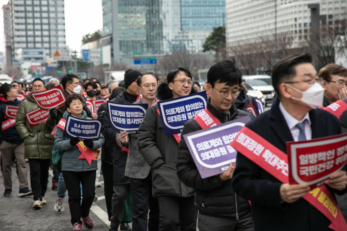 Cuộc đình công của các bác sĩ thực tập tại Hàn Quốc gây ra ảnh hưởng nặng nề với ngành y nước này