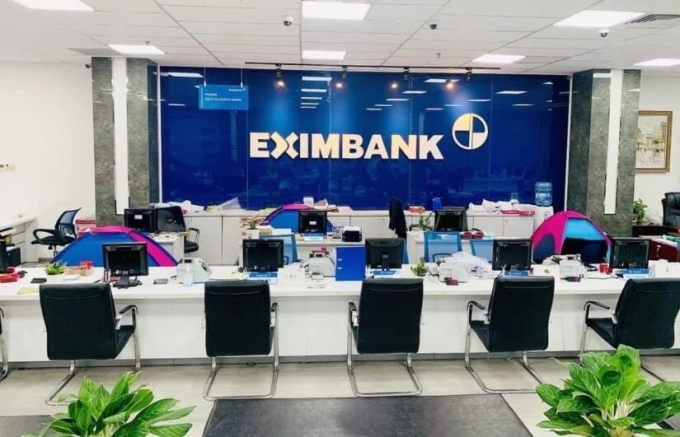 Eximbank cho biết đang tiếp tục làm việc để có phương án hỗ trợ khách hàng xử lý nợ