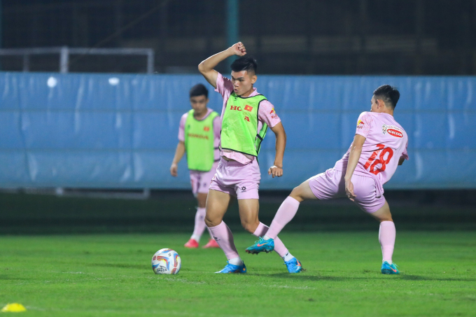 Về phía đội tuyển Việt Nam các cầu thủ sẽ tiếp tục tập tại VFF trước khi lên đường sang Indonesia ngày 19/3 chuẩn bị cho trận đấu ngày 21/3 thuộc vòng loại 2 World Cup