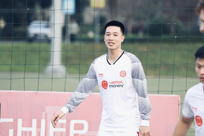 Huy Hùng đang thi đấu cho CLB Viettel 
