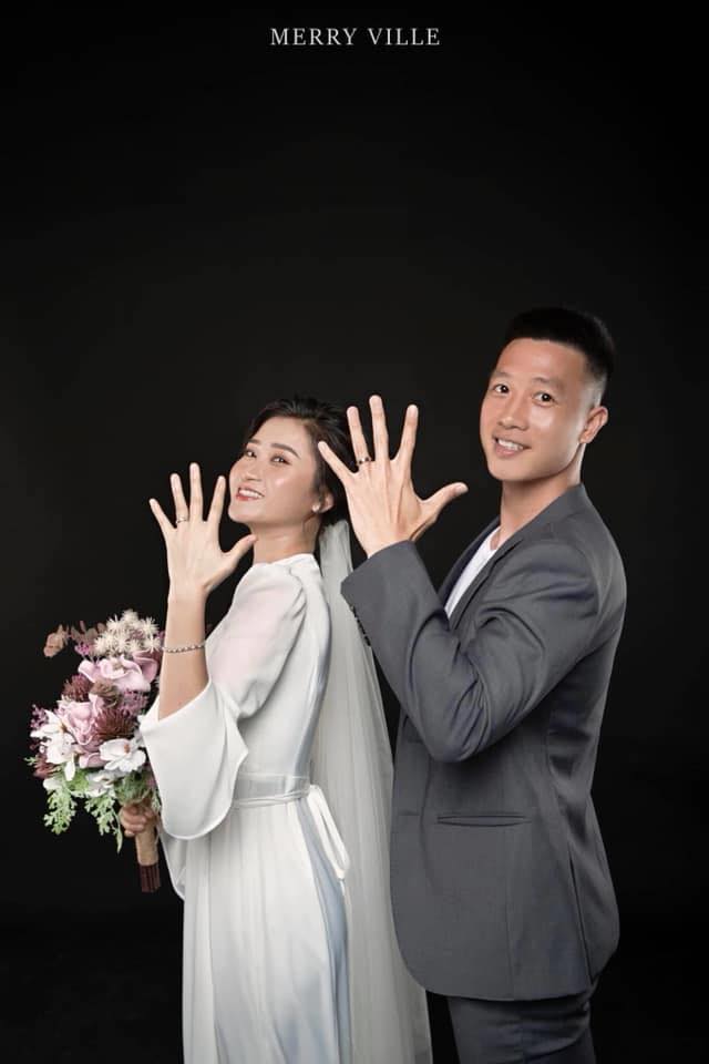 Huy Hùng và vợ Thuỳ Dương 