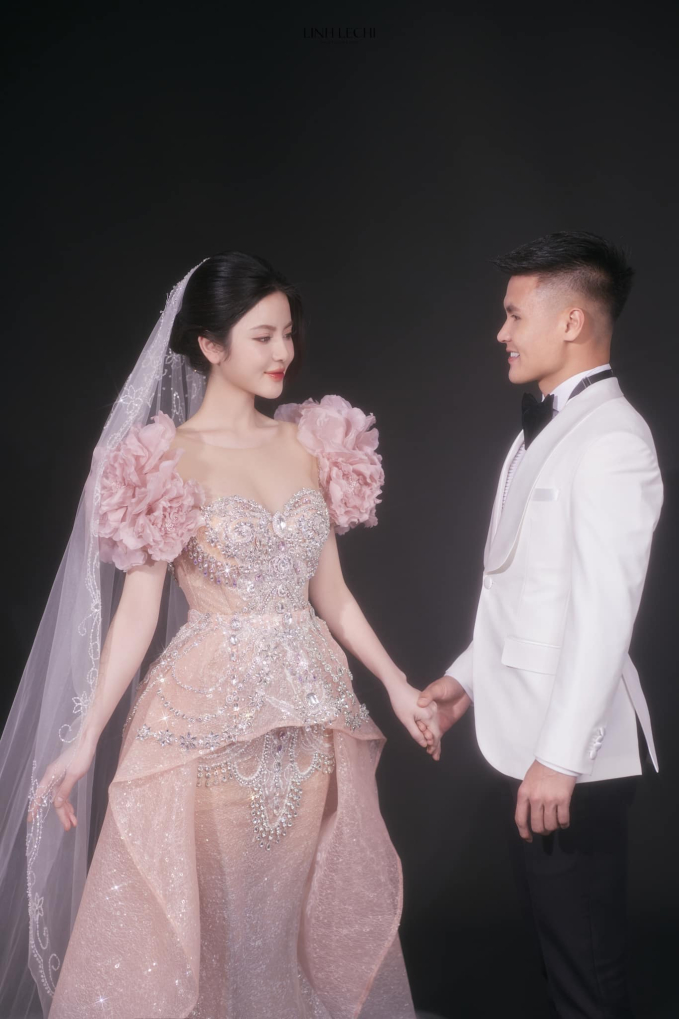 Chiếc váy cưới mà Chu Thanh Huyền diện mang về nhiều phản hồi